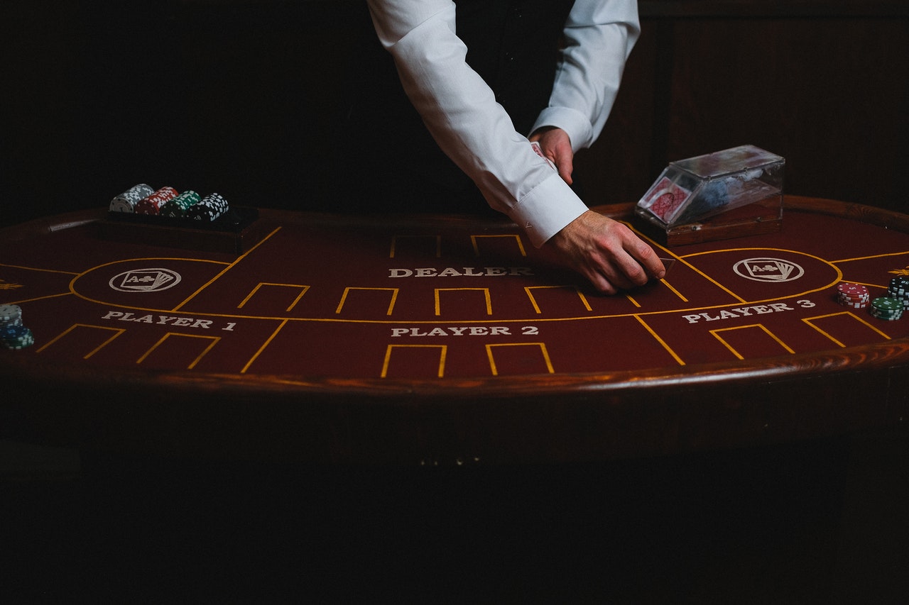 Cómo se juega al Blackjack en un casino online